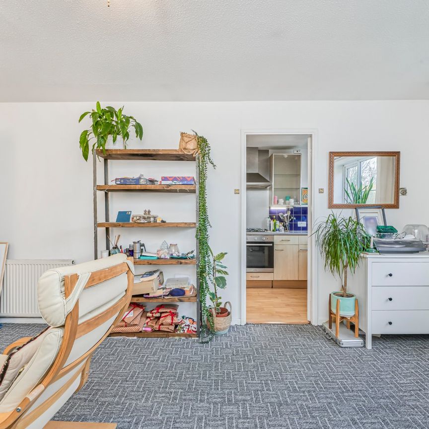 St. Gerards Close, London, SW4 - Photo 1