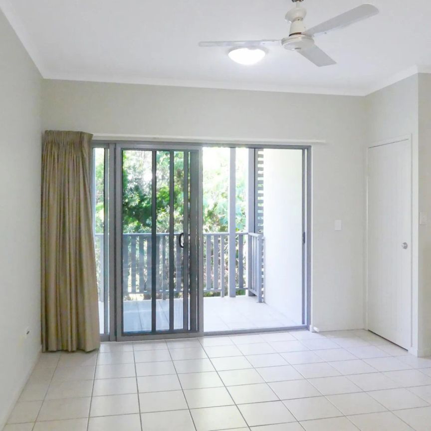 Leafy Outlook - 3 Minute Walk to Beach and Cafes! - Photo 1