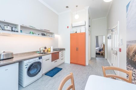 Sophisticated city living - Photo 3