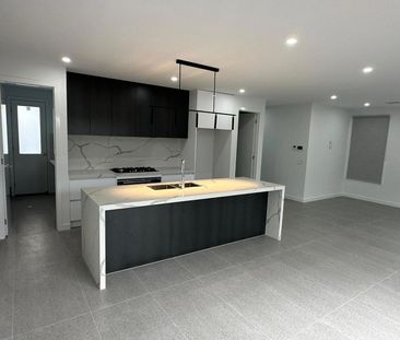 MODERN 4 BEDROOM HOME - Photo 6