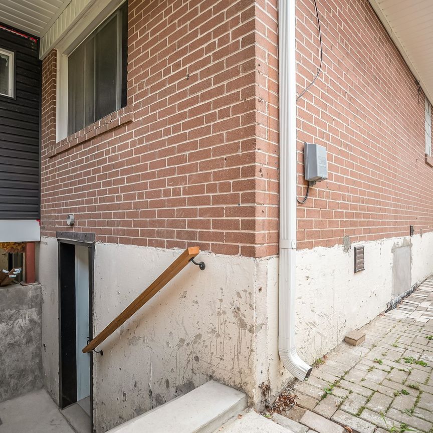 For Lease - 3 Bankfield Drive Unit# RM2, Toronto, Ontario - Photo 1