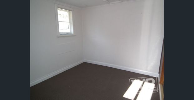 CUTE, COSY & CENTRAL LIVING - Photo 1