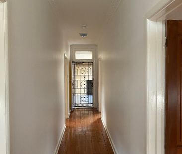 19 Earl Street, Windsor VIC 3181 - House For Rent | Domain - Photo 5