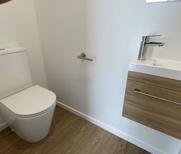 Superb Townhouse - Photo 6