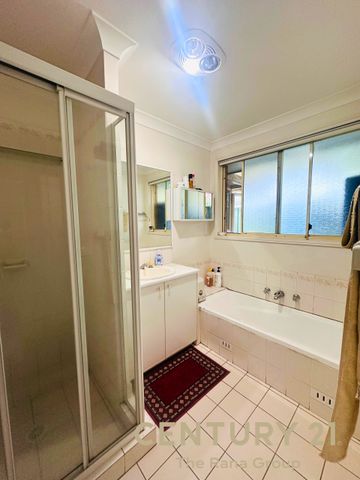 Spacious & Energy-Efficient 3-Bedroom Home near Penrith CBD - Photo 4