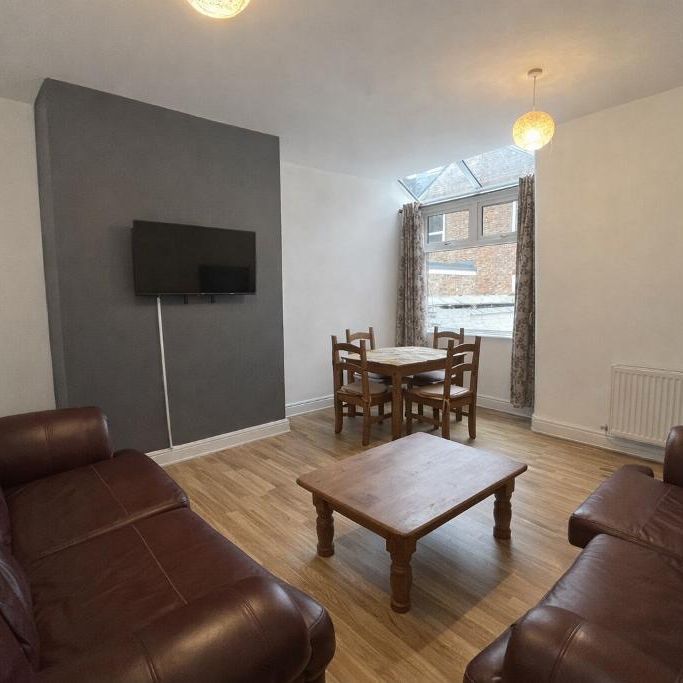 4 bedroom terraced house to rent - Photo 1