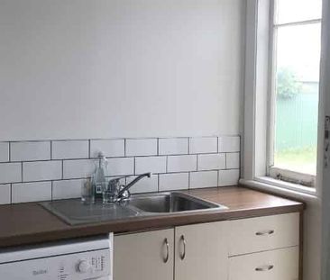 3 bedroom family home with expansive grounds - Photo 2