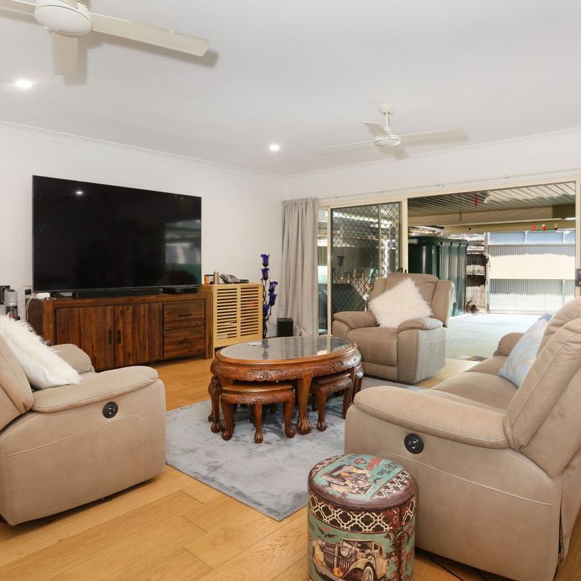 Serene Three Bedroom Home with Pool - Photo 1