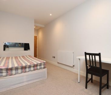 Room in a Shared Flat, Holloway Road, N7 - Photo 3