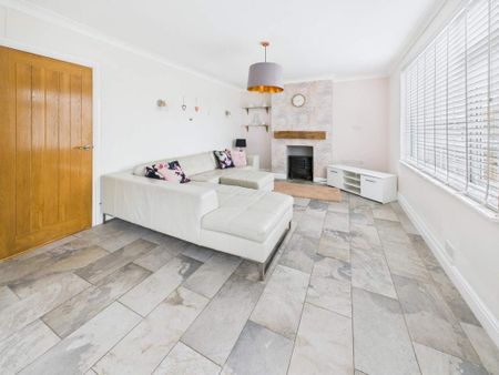 4 bedroom detached bungalow to rent - Photo 4