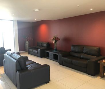 Spacious 2 bedroom 2 bathroom living - Photo 4