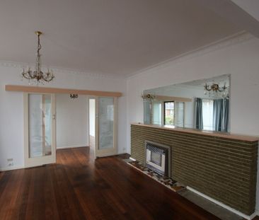 Spacious 3-Bedroom Home in Prime Keilor Park Location! - Photo 6