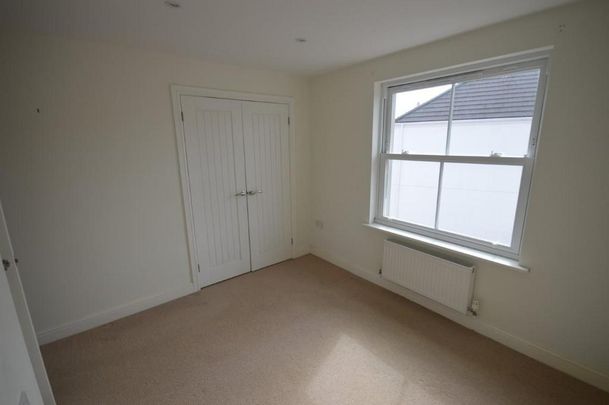 2 bedroom end of terrace house to rent - Photo 1
