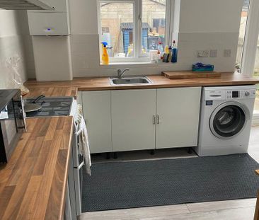 4 bedroom terraced house to rent - Photo 6