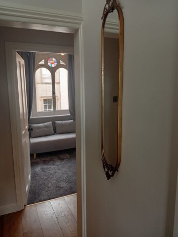 2 Bed Flat, Dover Place, BS8 - Photo 2