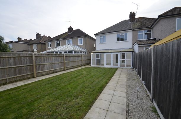 3 bedroom Semi-detached house to rent - Photo 1