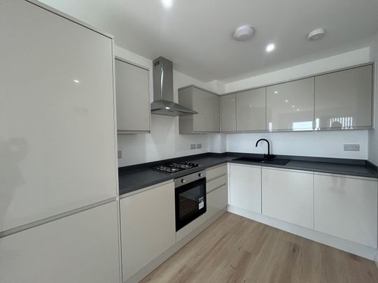 High road, Chadwell heath, RM6 6AS, Romford - Photo 1