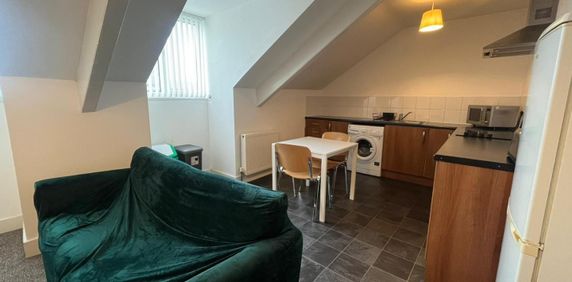Woodland Terrace, Flat 6, Plymouth - Photo 2