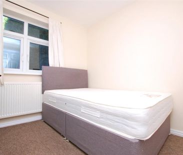 6 bedroom detached house to rent - Photo 5