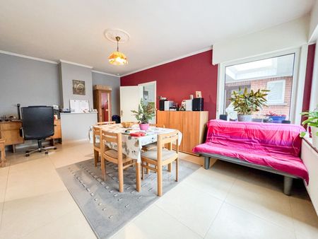 Charmante rustig gelegen woning met ruime tuin en garage! - Photo 3