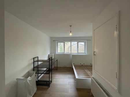 Room in a Shared House, Phoenix Close, E8 - Photo 5