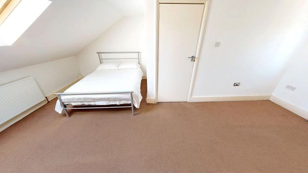 1 bedroom in a house share to rent - Photo 1