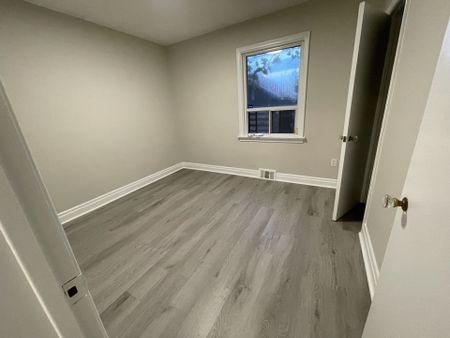 For Lease - 17 Flintridge Road, Toronto, Ontario - Photo 4