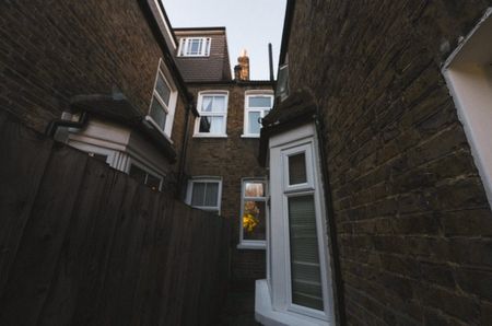 Room in a Shared Flat, Alloa Road, SE8 - Photo 5