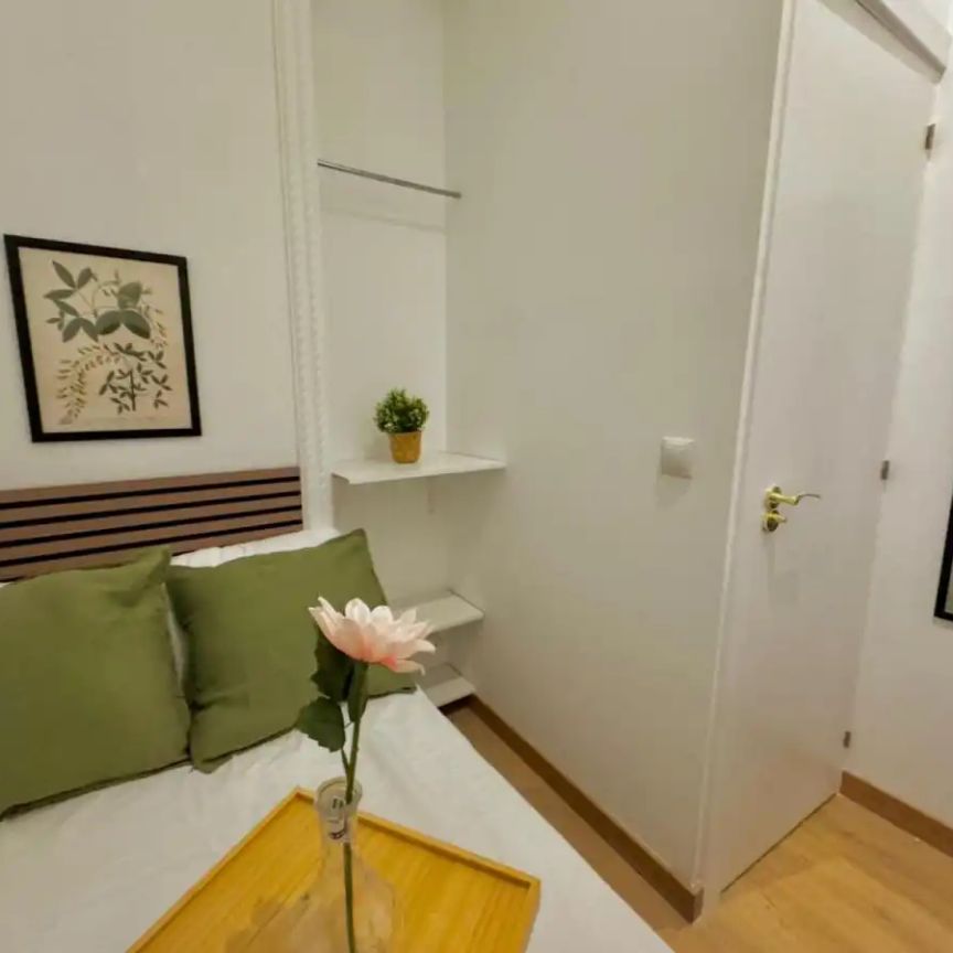 Apartamento de alquiler en Sol - Photo 1