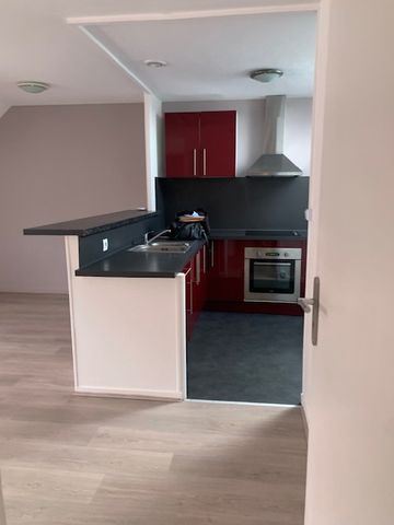 Location Appartement 3 pièces 65m² CHERBOURG-EN-COTENTIN 50100 - Photo 2