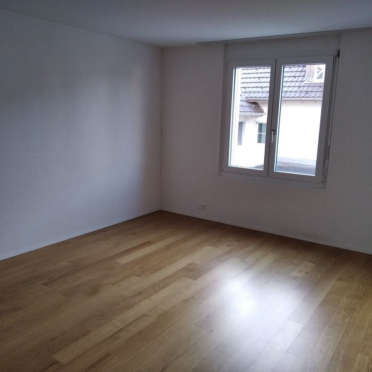 1 MONAT MIETZINSFREIE ZEIT - GROSSE 3.5-ZIMMERWOHNUNG MIT LOGGIA - Photo 1