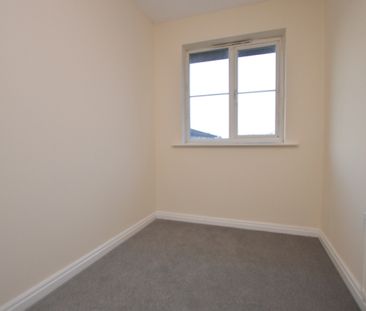 3 Bedroom Semi-Detached House - Photo 5