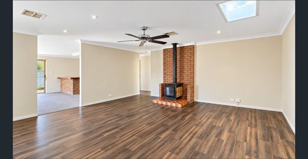 Spacious 4-Bedroom Family Home Opposite Beautiful Parkland! - Photo 1