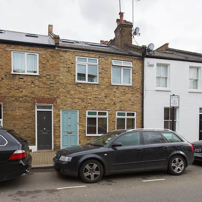 3 bedroom house in Wandsworth - Photo 1