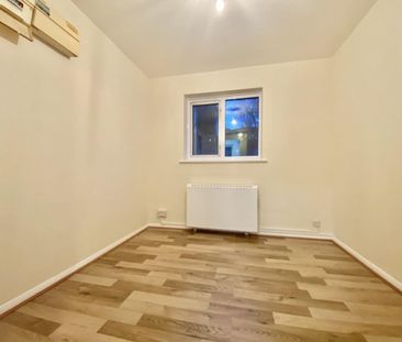 1 bedroom Flat To Let - Photo 2