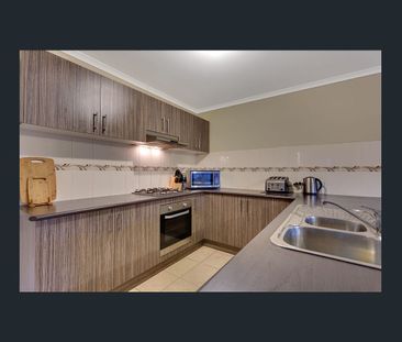 Well-Presented Three-Bedroom Unit in Prime Cranbourne Location!! - Photo 5
