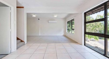 Sunny Five Bedroom Perfect Family Home in Torbay - Photo 5