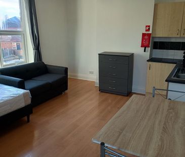 Studio Flat, Hollyshaw Lane, LS15 - Photo 6