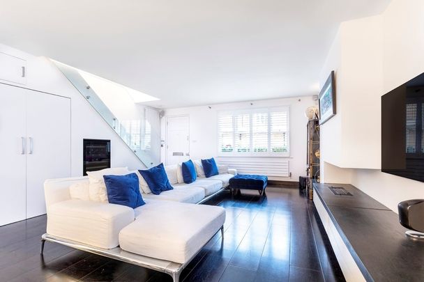 3 bedroom mews to rent - Photo 1