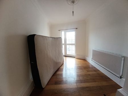 2 Bed Flat, Upton Heights, E7 - Photo 2