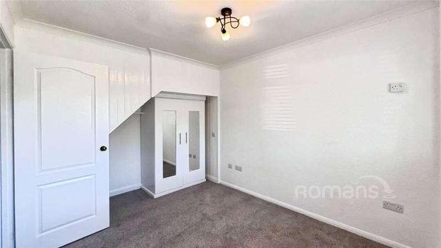 Avondale, Ash Vale, Aldershot, GU12 - Photo 1