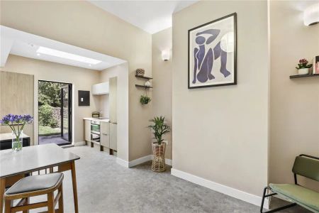 5 bedroom house in Holloway - Photo 4