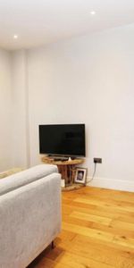 A fantastic one double bedroom luxury apartment located within walking distance to Cabot Circus, City Centre and all Motorway Links. Suitable for a couple or individual. Available in January. EPC – C - Photo 4
