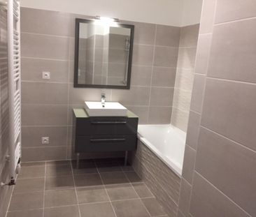 A LOUER - Lyon 2 - rue Claudius Collonge proche confluence - Photo 3