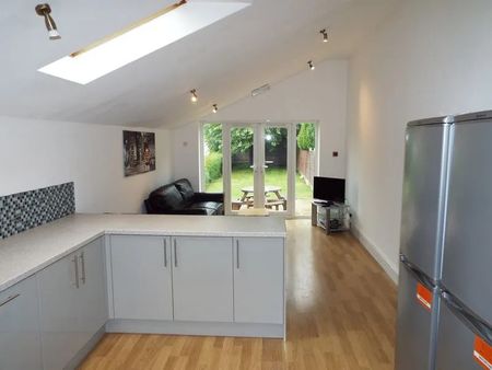 6 bed semi-detached house to rent, B29 - Photo 3