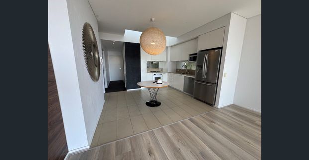 Penthouse Apartment With Dual Water Views - Photo 1