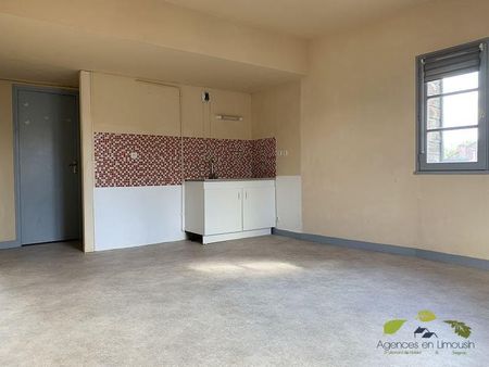 Location Appartement 3 pièces 60m² ST LEONARD DE NOBLAT 87400 - Photo 2