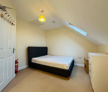 1 bedroom in a house share to rent - Photo 1