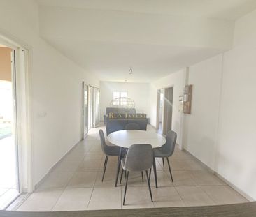 Location Maison 4 pièces 76m² ST BENOIT 97470 - Photo 2