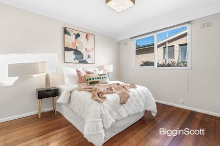 Classic, Comfortable Living Close to Monash University - Photo 3